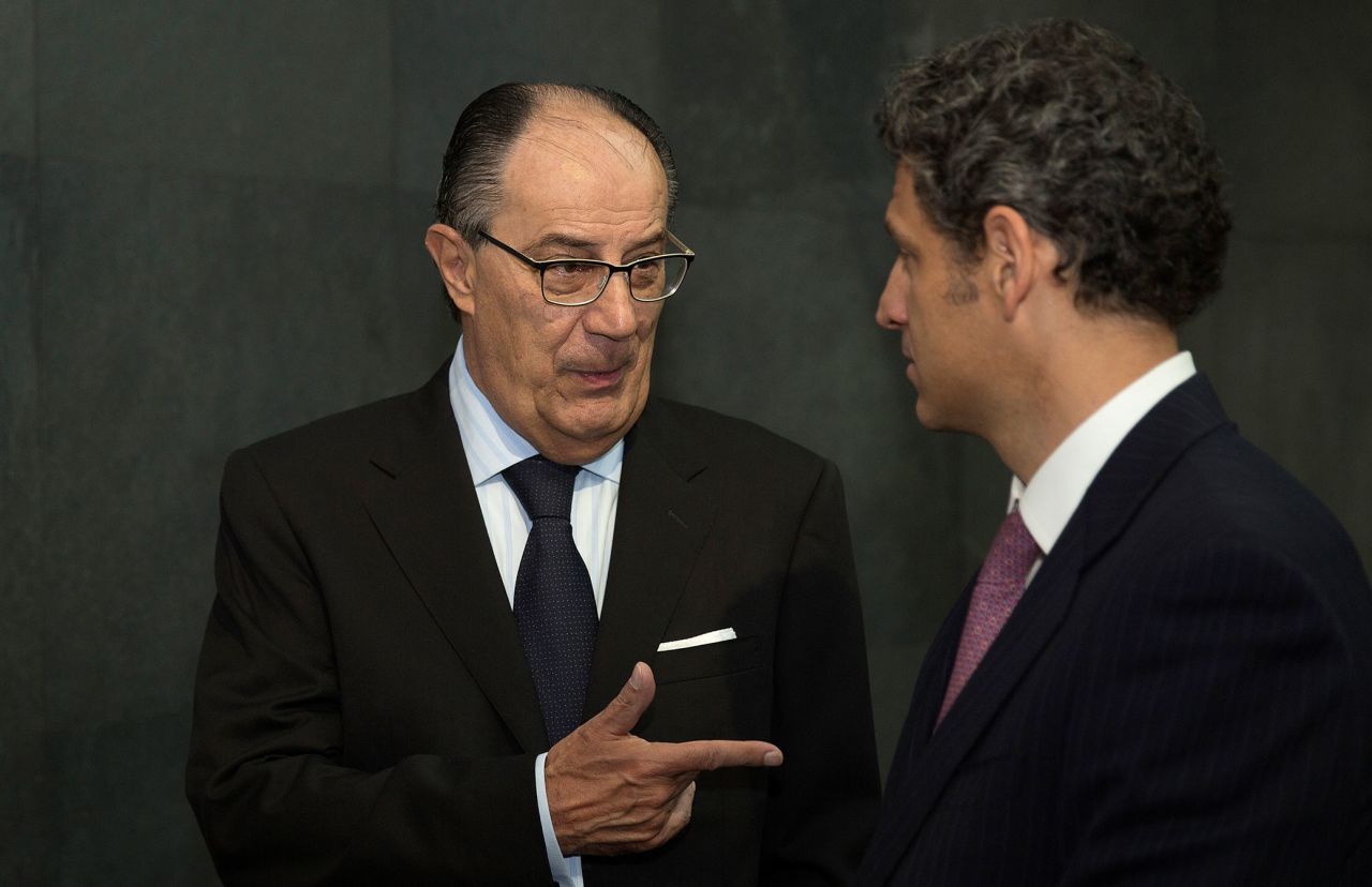 Jaime Ruiz Sacristan, center, speaks with Francisco del Valle Perochena, chairman of Elementia SA, during the opening bell ceremony at the Bolsa Mexicana de Valores in Mexico City, Mexico, July 23, 2015.