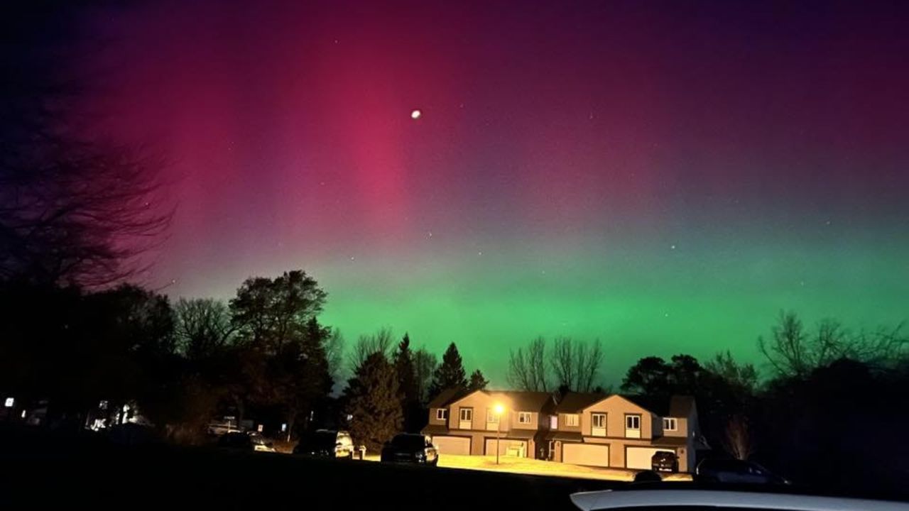 Photo shows an aurora in the skies of Ankeny, Iowa, on Tuesday night.