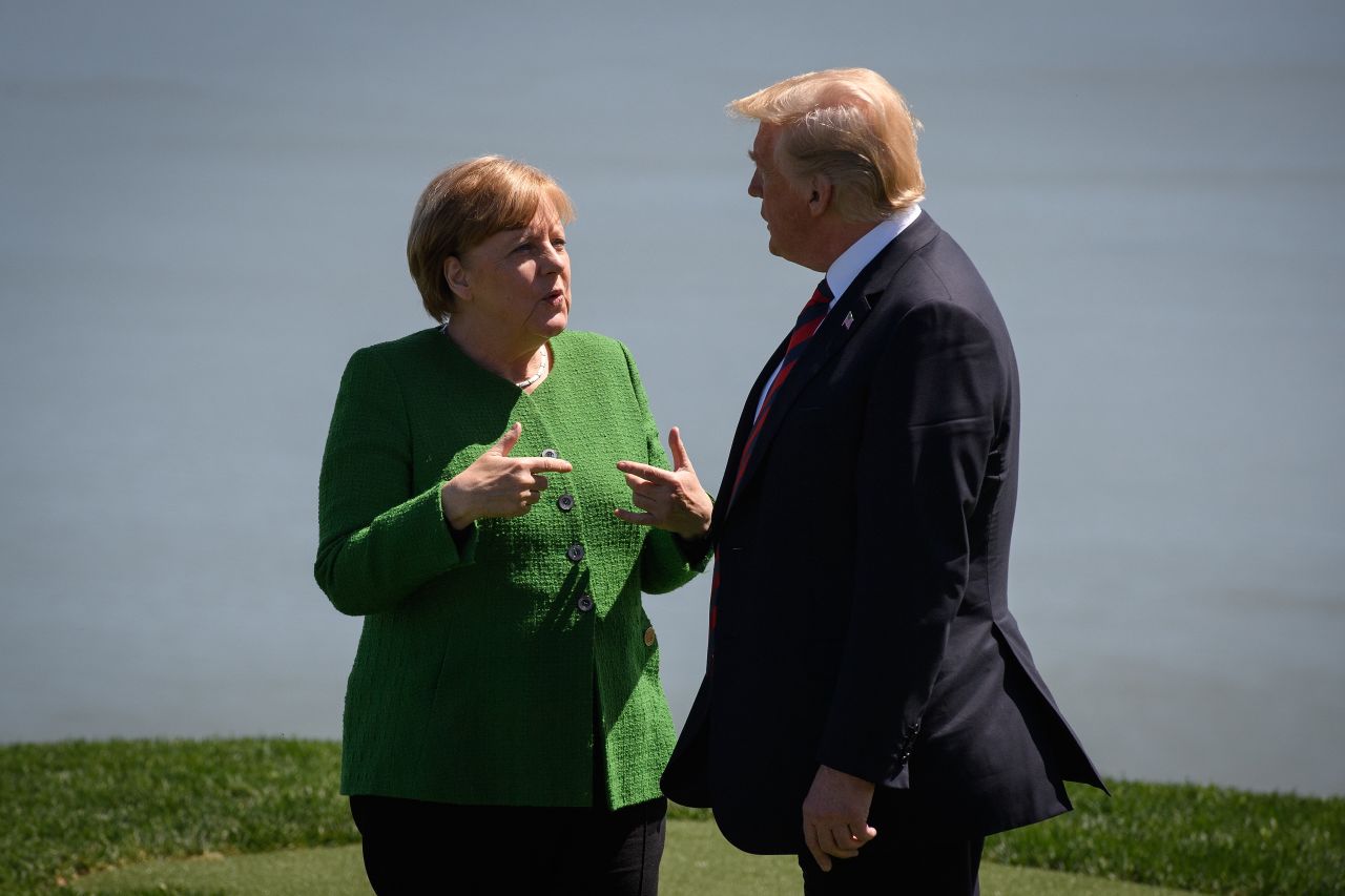 Germany's Chancellor Angela Merkel (l.) and President Trump speak at the G7 Summit, on 8 June, 2018 