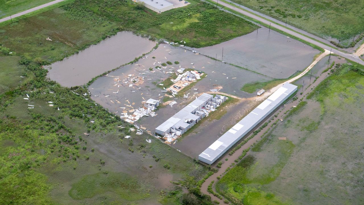 Almacenamiento de barcos inundados en Sargent, Texas.