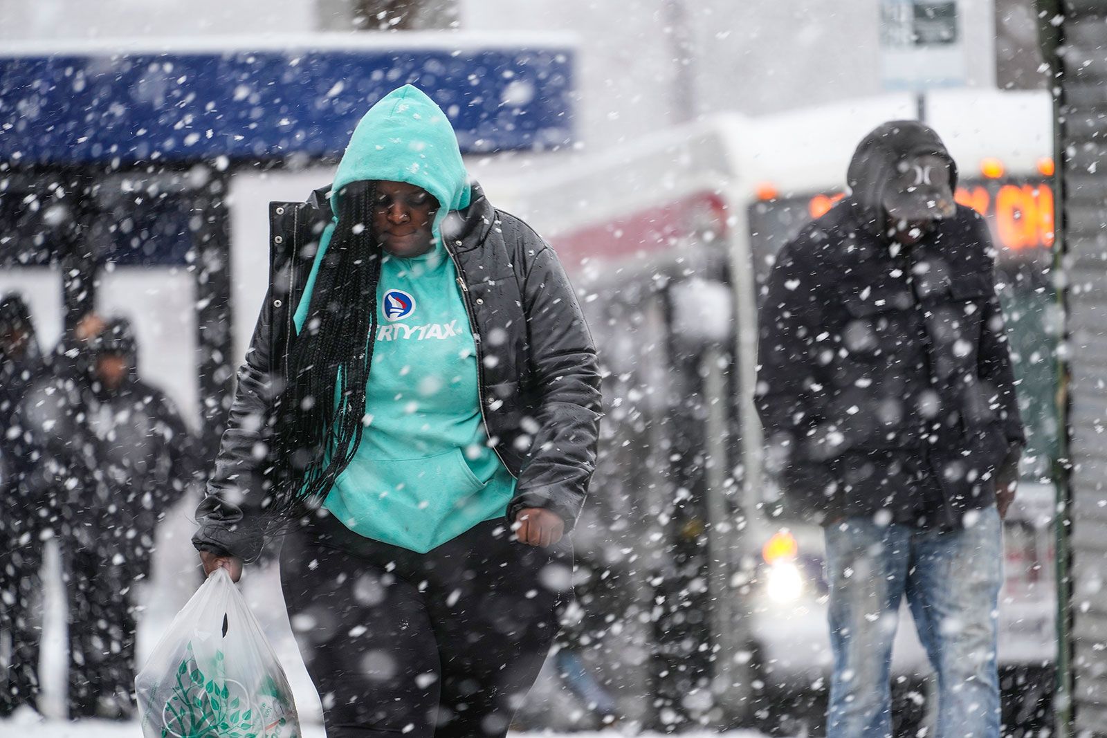 Weather Updates: Late-Winter Storm Brings Snow and Rain to the Northeast -  The New York Times