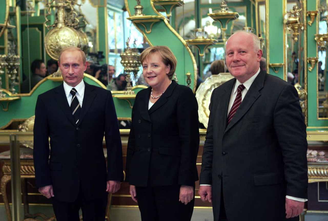 Russian President Vladimir Putin, German Chancellor Angela Merkel and Saxony President Georg Milbradt visited the vault in 2006.