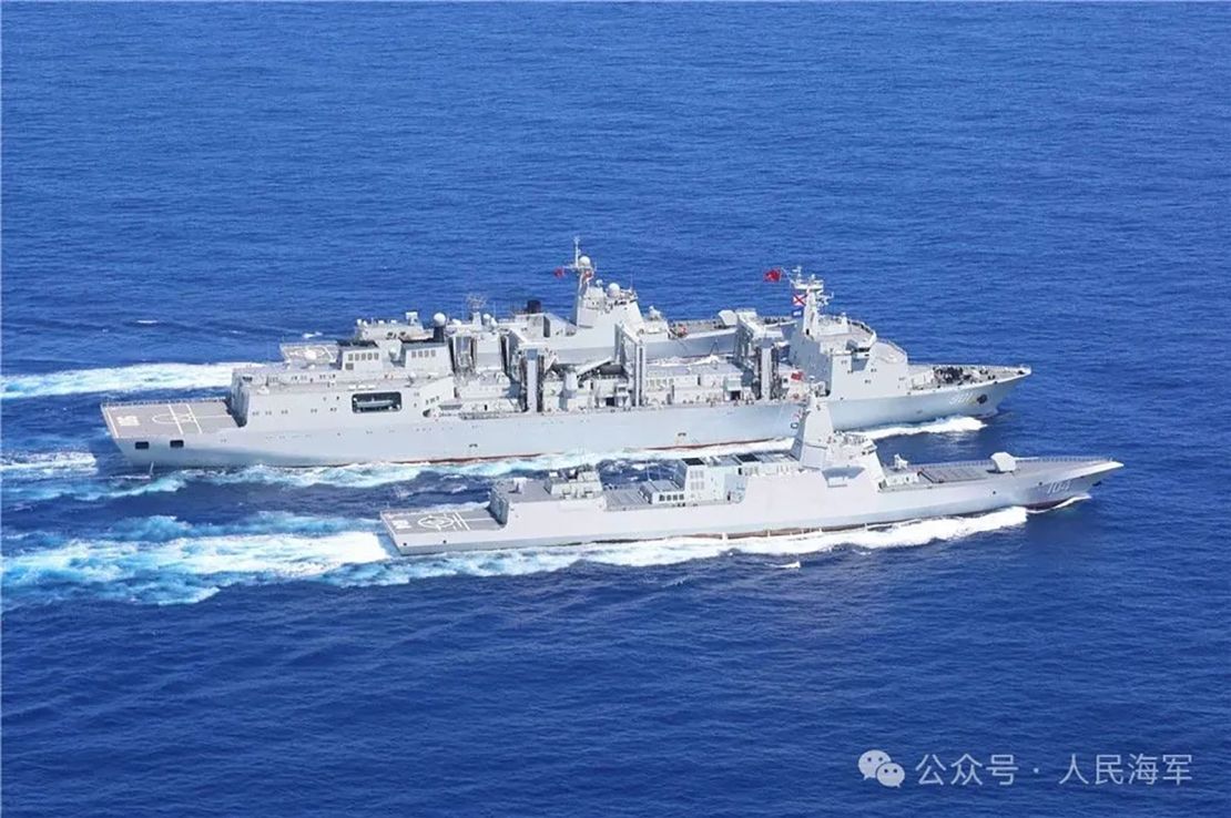 In early June, the Navy Airlines' formations conducted training in the Western Pacific. The photo shows the formation's ships restocking the voyage.