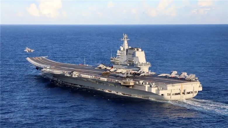 In early June, the Navy's aircraft carrier formation conducted training in the Western Pacific. The picture shows the Shandong aircraft carrier launching carrier-based fighter jets.
