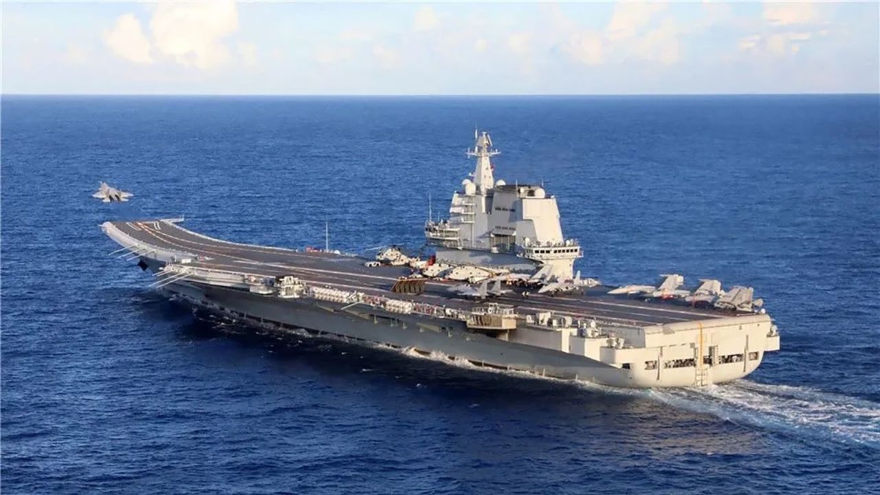 In early June, the Navy's aircraft carrier formation conducted training in the Western Pacific. The picture shows the Shandong aircraft carrier launching carrier-based fighter jets.