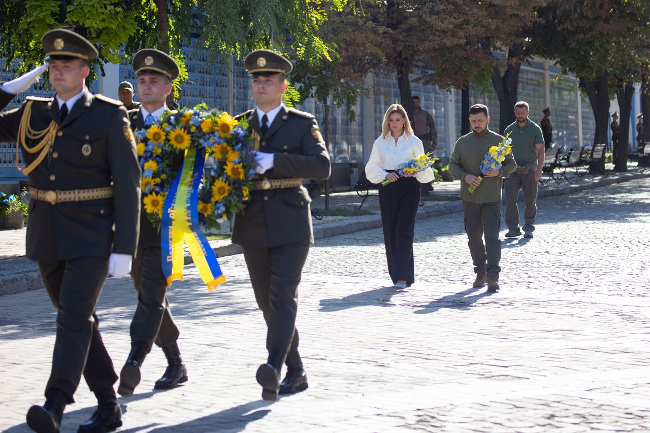 Ukrainian President Volodymyr Zelensky and First Lady Olena Zelenska carry flowers to the Wall of Remembrance in Kyiv, Ukraine, on August 24.