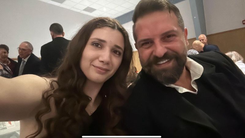 Американският гражданин казва, че той и съпругата му са задържани без обяснение след завръщането си от Канада 