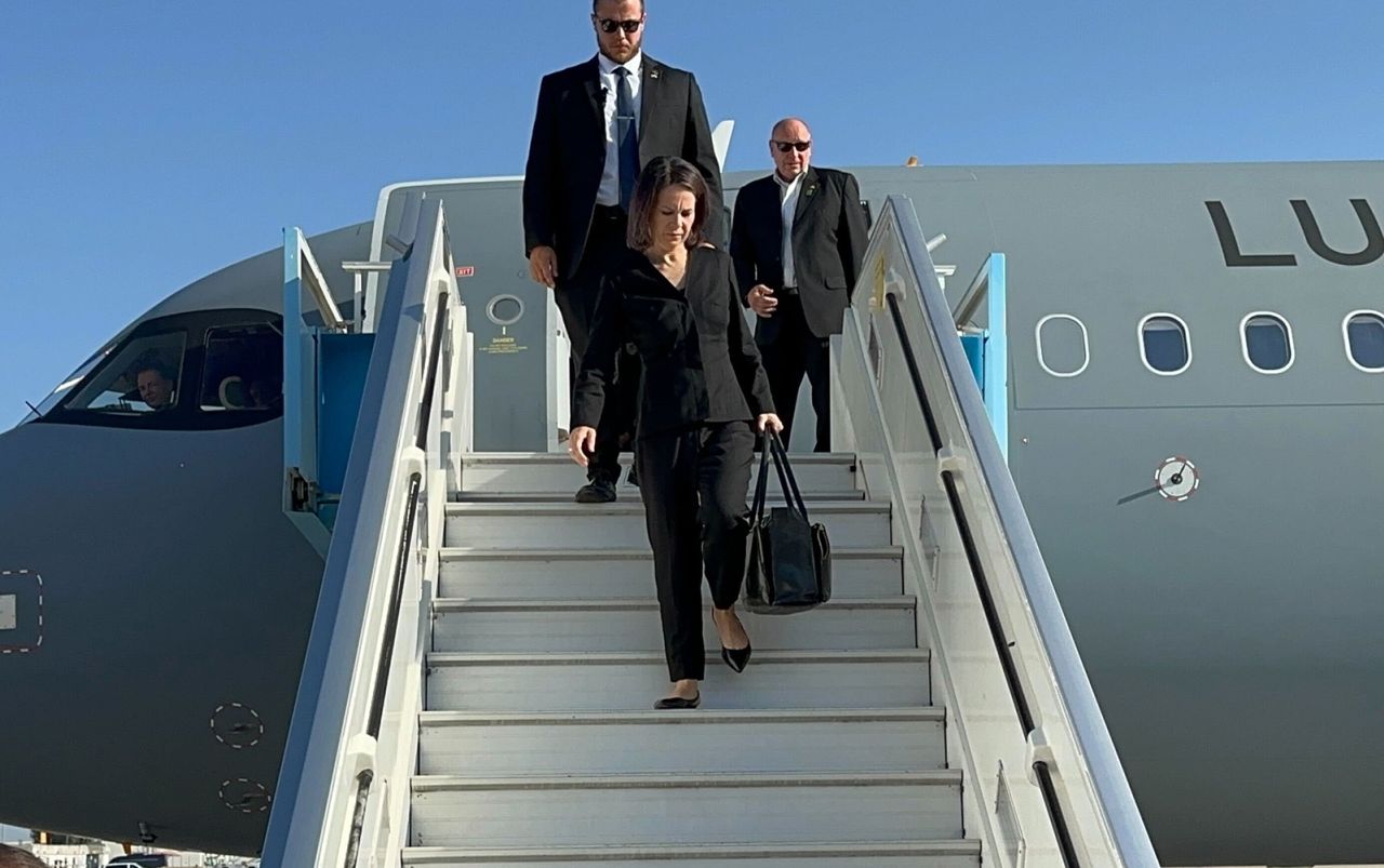 Annalena Baerbock arrives at the airport in Tel Aviv on October 20.