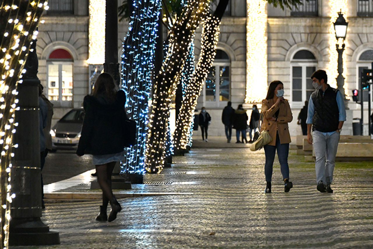 People wearing protective masks walk the streets of Baixa district, Lisbon. December 5, 2020. 
