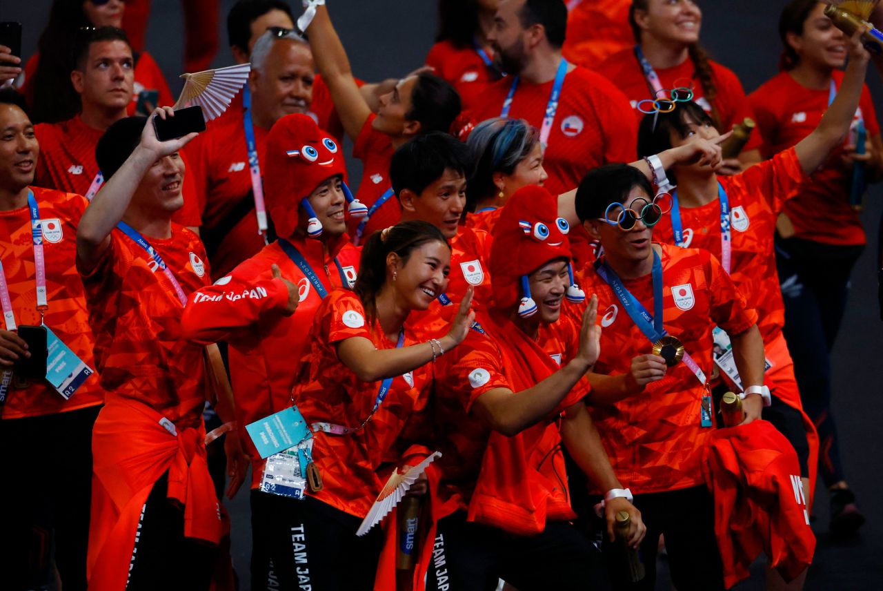 Japanese athletes participate in the parade. 