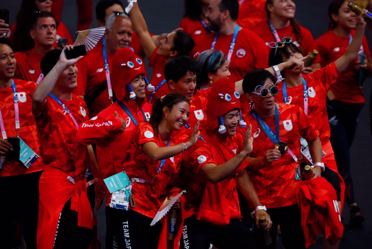 Japanese athletes participate in the parade. 