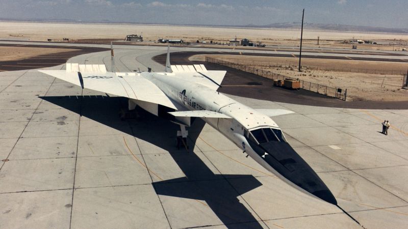 Пет години преди първия полет на Concorde, друг величествен свръхзвуков