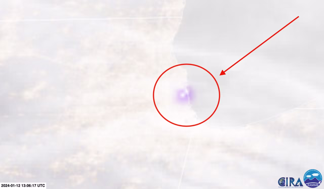 Still image of lightning (white dots with purple outlines) within snow over Chicago Friday morning.