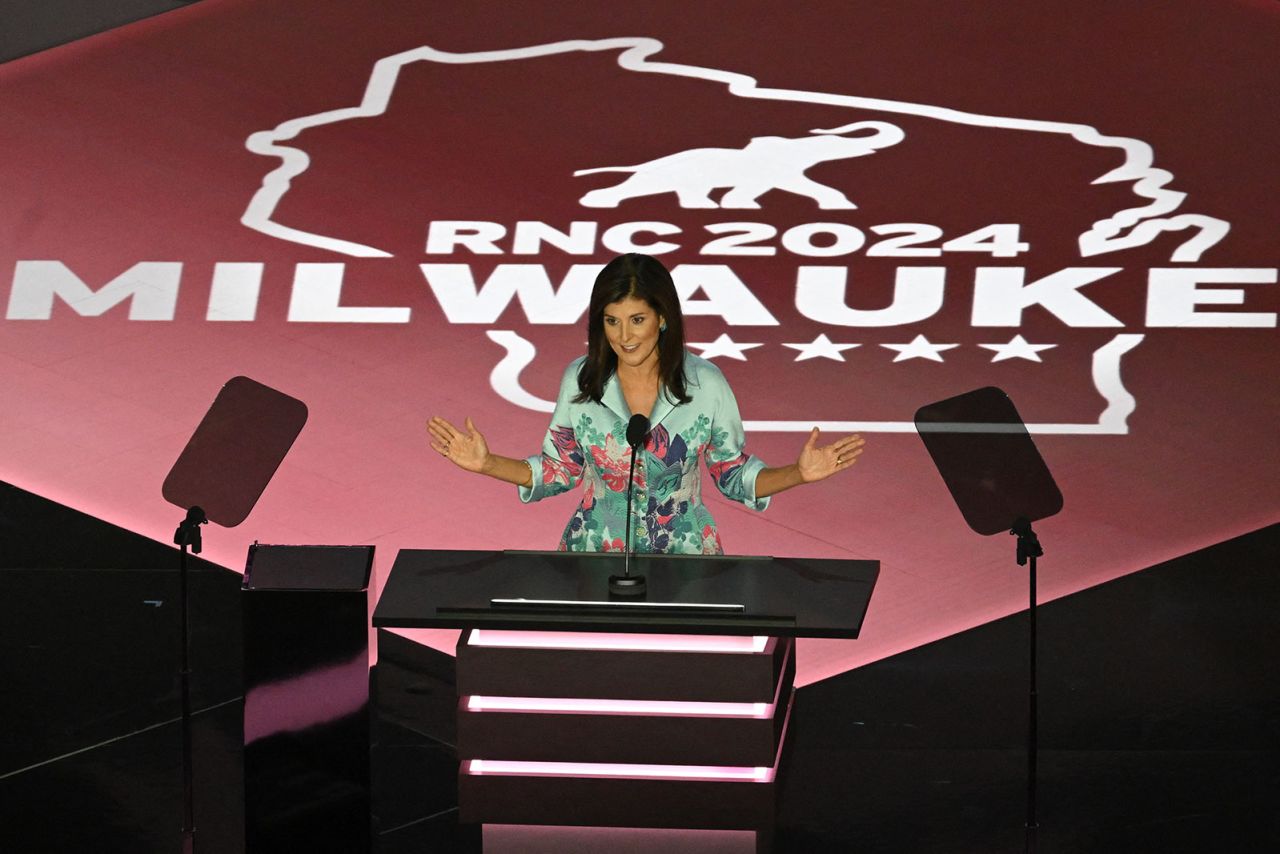 Nikki Haley habla durante el segundo día de la Convención Nacional Republicana en Milwaukee el martes 16 de julio. (Pedro Ugarte/AFP/Getty Images)