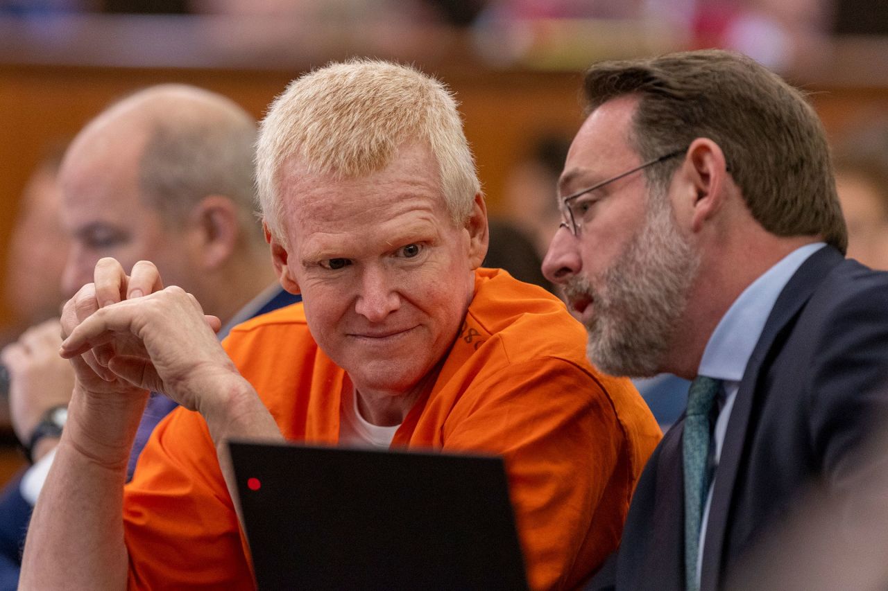 Alex Murdaugh, left, confers with Phil Barber during a judicial hearing at the Richland County Judicial Center in Columbia, South Carolina, on Monday, January 29.