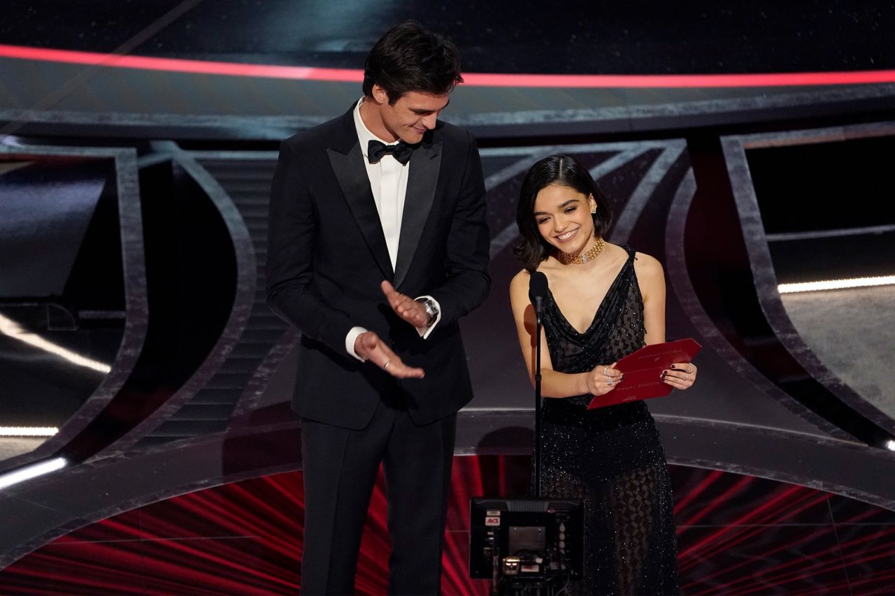 Jacob Elordi, left, and Rachel Zegler present the award for best visual effects at the Academy Awards on Sunday, March 27. 