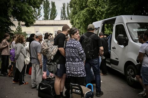 Residents line up to evacuate Sloviansk, Ukraine on June 2.