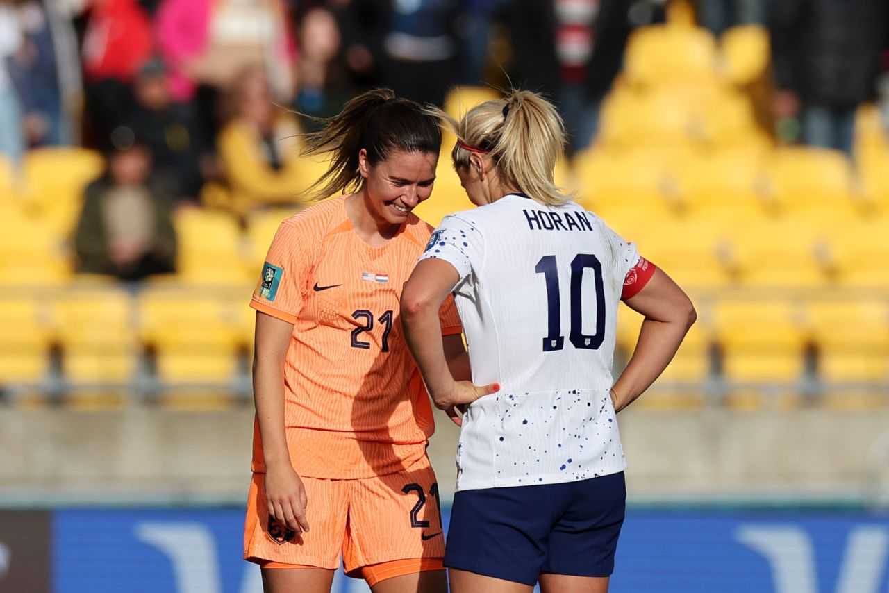 Damaris Egurrola of Netherlands and Lindsey Horan of USA embrace after the 1-1 draw.