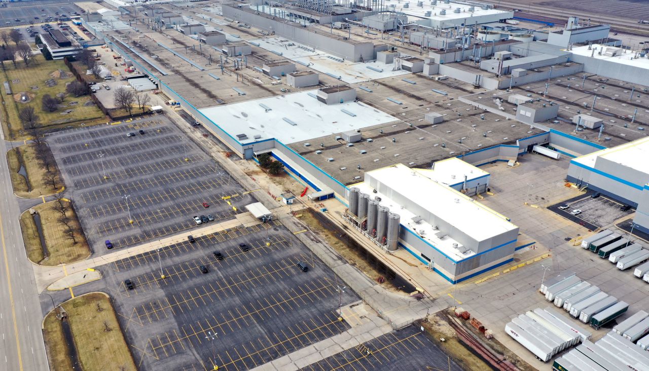 BELVIDERE, ILLINOIS - MARCH 24: The employee parking lots are nearly empty at the Fiat Chrysler Automobiles (FCA) Belvidere Assembly Plant on March 24, 2020 in Belvidere, Illinois. In response to the COVID-19 pandemic, FCA announced last week that it would cease production at it's North America plants. The company hopes to resume operation next week after implementing changes agreed with the UAW including shift timings, structures and enhanced cleaning protocols. Photo by Scott Olson/Getty Images)