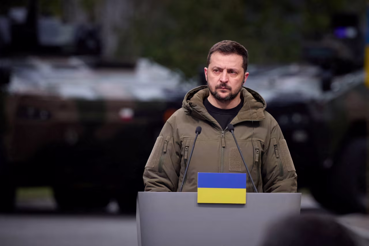 Zelenski attends a press conference in Warsaw on April 5.
