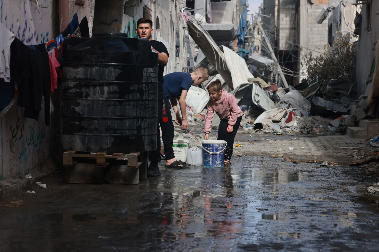 Palestinian children fill containers with water in Bureij, Gaza, on November 14.