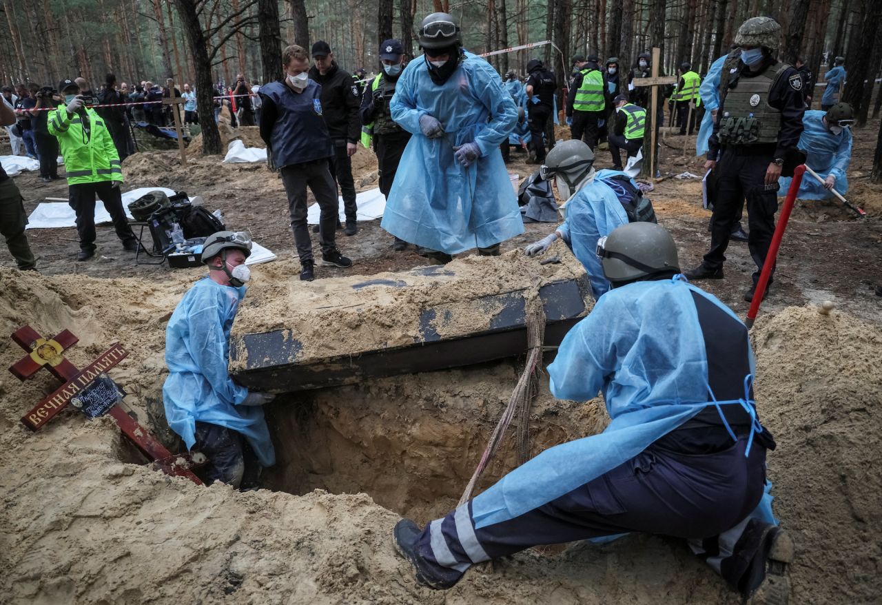 Members of the Ukrainian Emergency Service work on an exhumation of a mass burial site in the town of?Izium, Kharkiv region on September 16.