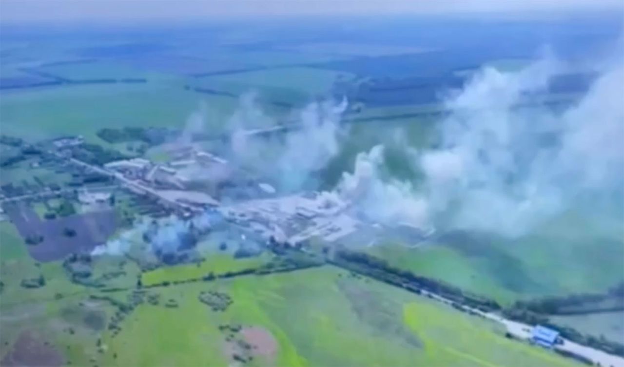 This video geolocated by CNN appears to show smoke rising from a border crossing station in?Kozinka,?Belgorod?Oblast, near the border with Ukraine.?