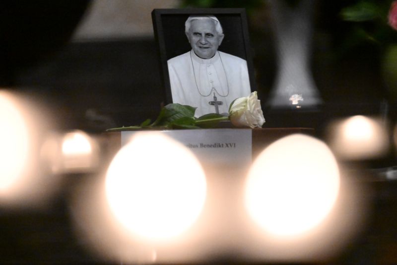 Updates: Pope Benedict XVI Dies | CNN