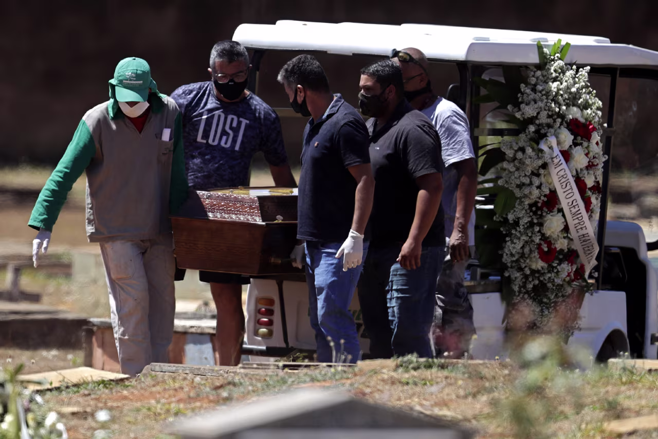 Cemetery workers carry Elvira Maria De Jesus' remains at the Campo da Esperanca cemetery in Brasilia, Brazil, on September 3. 