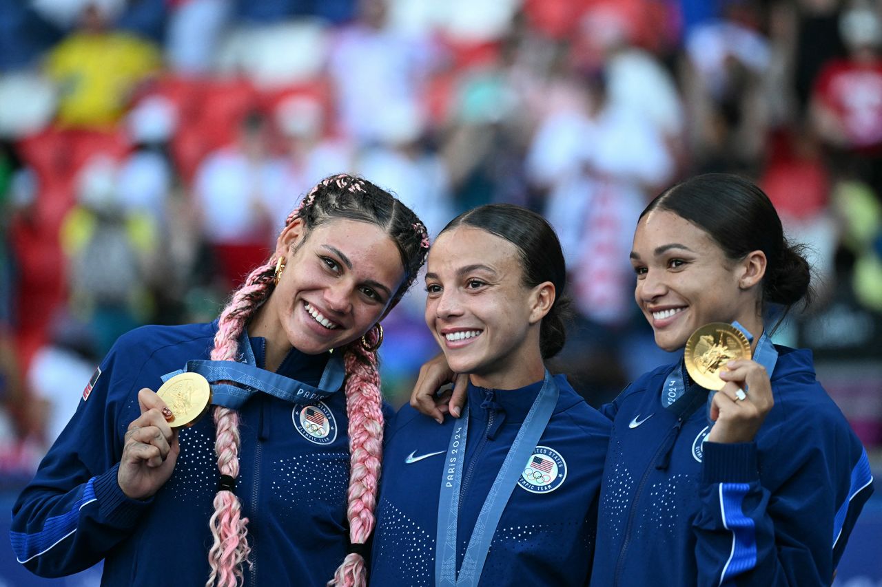 USA’s Trinity Rodman, Mallory Swanson and Sophia Smith pose with their gold medals on August 10. 