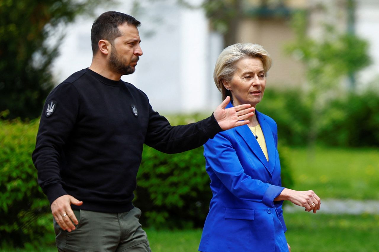 Ukraine's President Volodymyr Zelensky walks with European Commission President Ursula von der Leyen to a joint press conference in Kyiv on Tuesday.