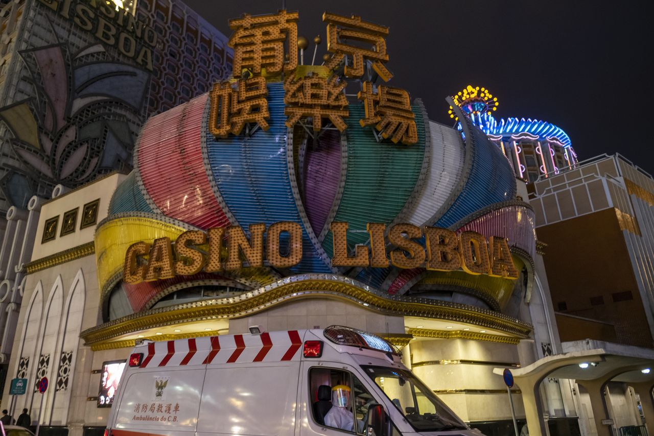 The lights on the Casino Lisboa, operated by SJM Holdings Ltd., are switched off at dusk in Macau, China, on Wednesday, February 5.