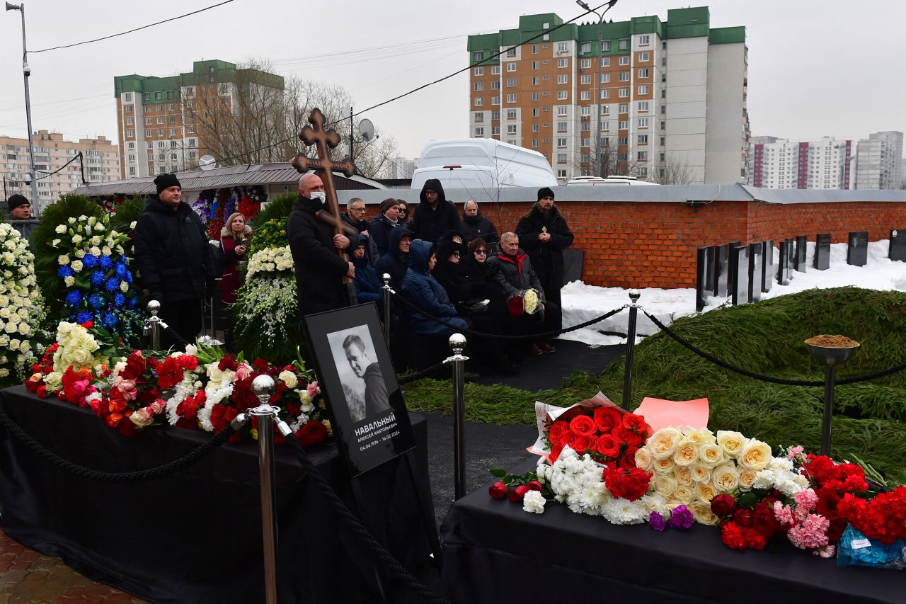 Lyudmila Navalnaya and Anatoly Navalny attend the graveside ceremony for their son at the Borisovsky cemetery.