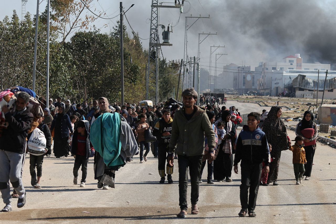 Palestinians flee Khan Younis, moving toward Rafah, in the wake of the Israeli ground operation,  in the southern Gaza , on Thursday,  January 25.