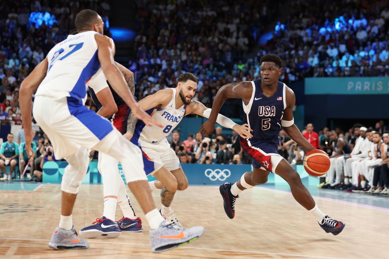 Anthony Edwards of Team USA drives past France’s Isaia Cordinier. 