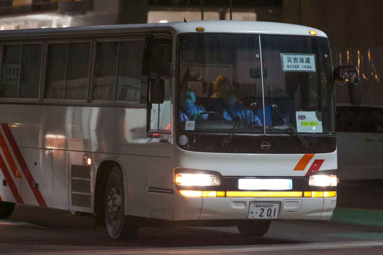 A bus carrying passengers from the quarantined Diamond Princess cruise ship leaves Daikoku Pier on Friday.