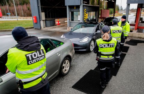 Customs officers and policemen check drivers at the border between Norway and Sweden in Swinesund on March 16, 2020.