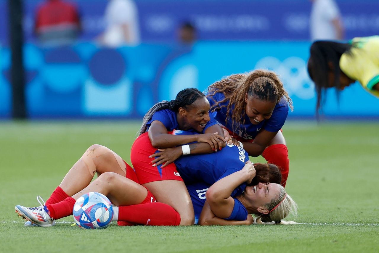 Members of the US team celebrate after winning the match. 