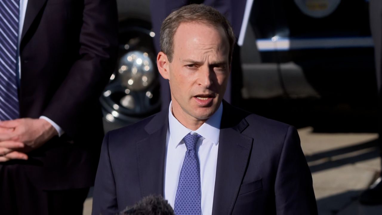 FBI special agent?Michael?Schneider speaks during a press conference in Boulder, Colorado, on March 23.