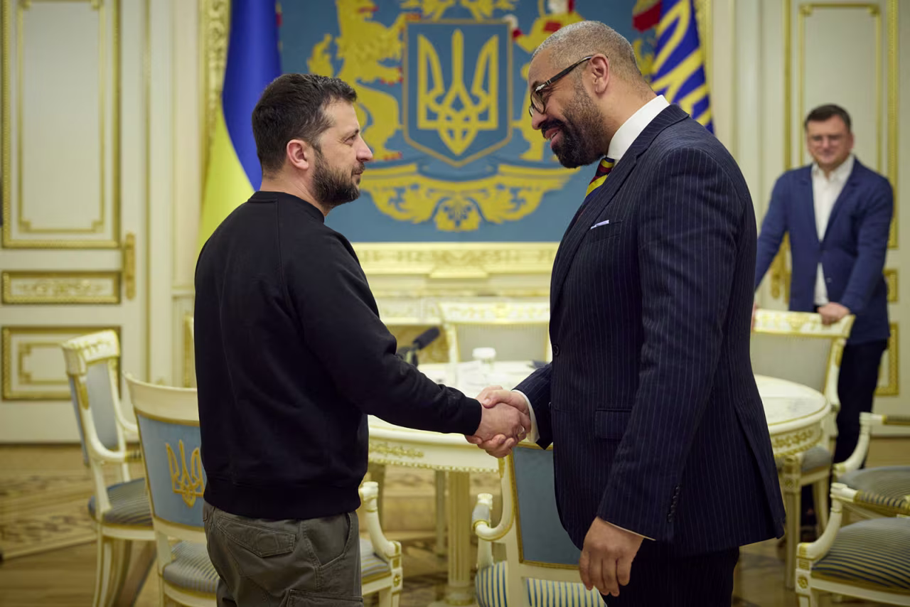 UK Foreign Secretary James Cleverly shakes hands with Ukrainian President Volodymyr Zelensky in Kyiv on Monday. 