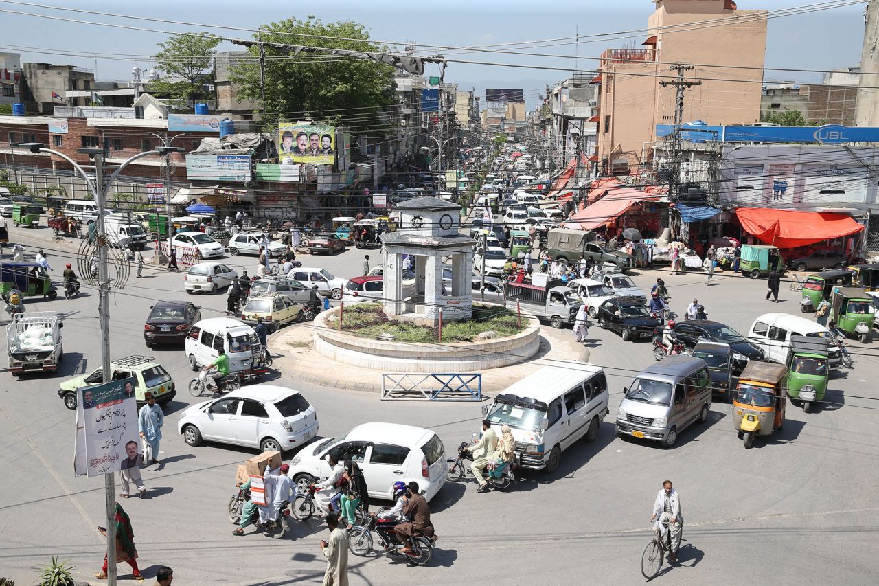 During the coronavirus pandemic, markets have reopened and stands have been established in front of closed shops at the Raja Bazaar in Rawalpindi, Pakistan, on May 7.?