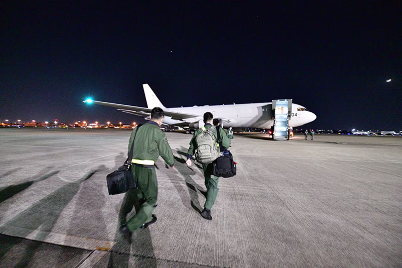 A Japan Self-Defense Forces plane carrying bulletproof vests for Ukraine prepares to depart from Komaki Airbase on Tuesday.