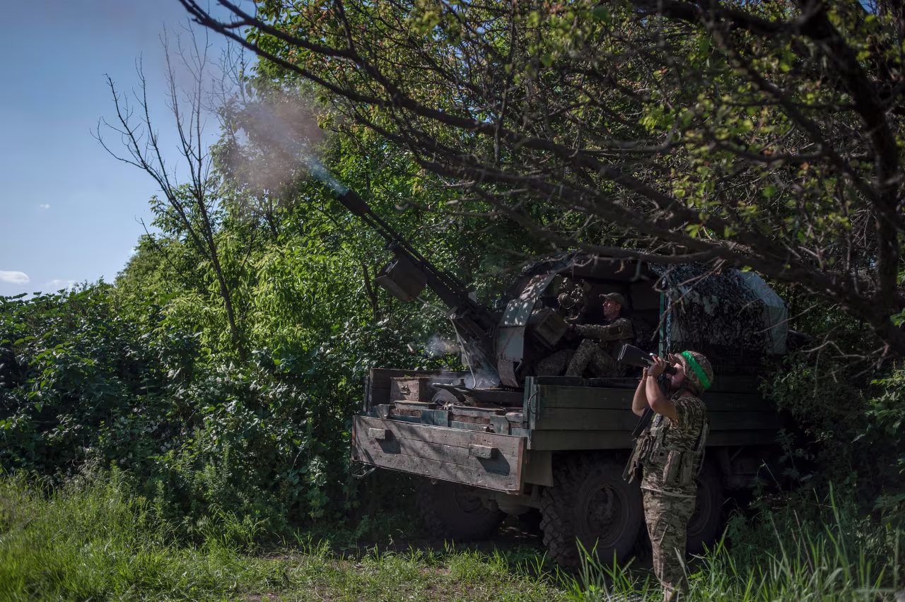 Ukrainian soldiers fire at a Russian air target on the frontline near Bakhmut on June 5. 