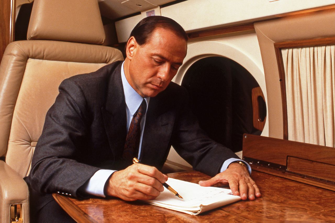 The Italian entrepreneur Silvio Berlusconi on his private jet flying from Rome to Milan after a day's work on March 1, 1987.