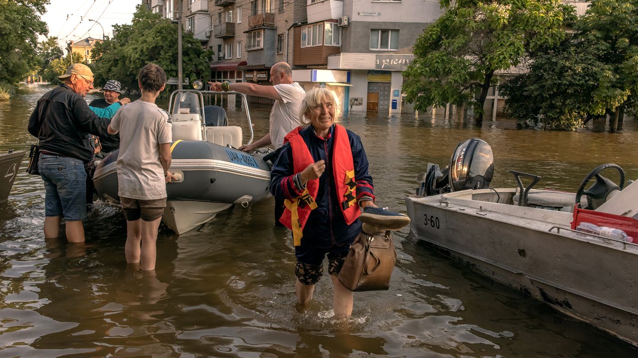 Volunteers help evacuate residents from flooded areas in Kherson, Ukraine, on June 9. 