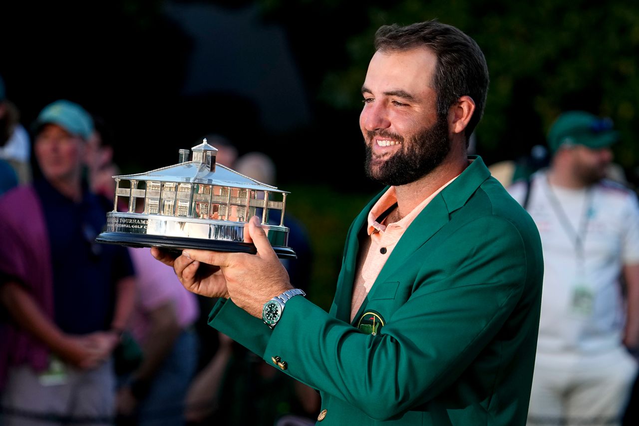 Scottie Scheffler holds up his trophy after winning the Masters Tournament in Augusta, Georgia, on April 14. 