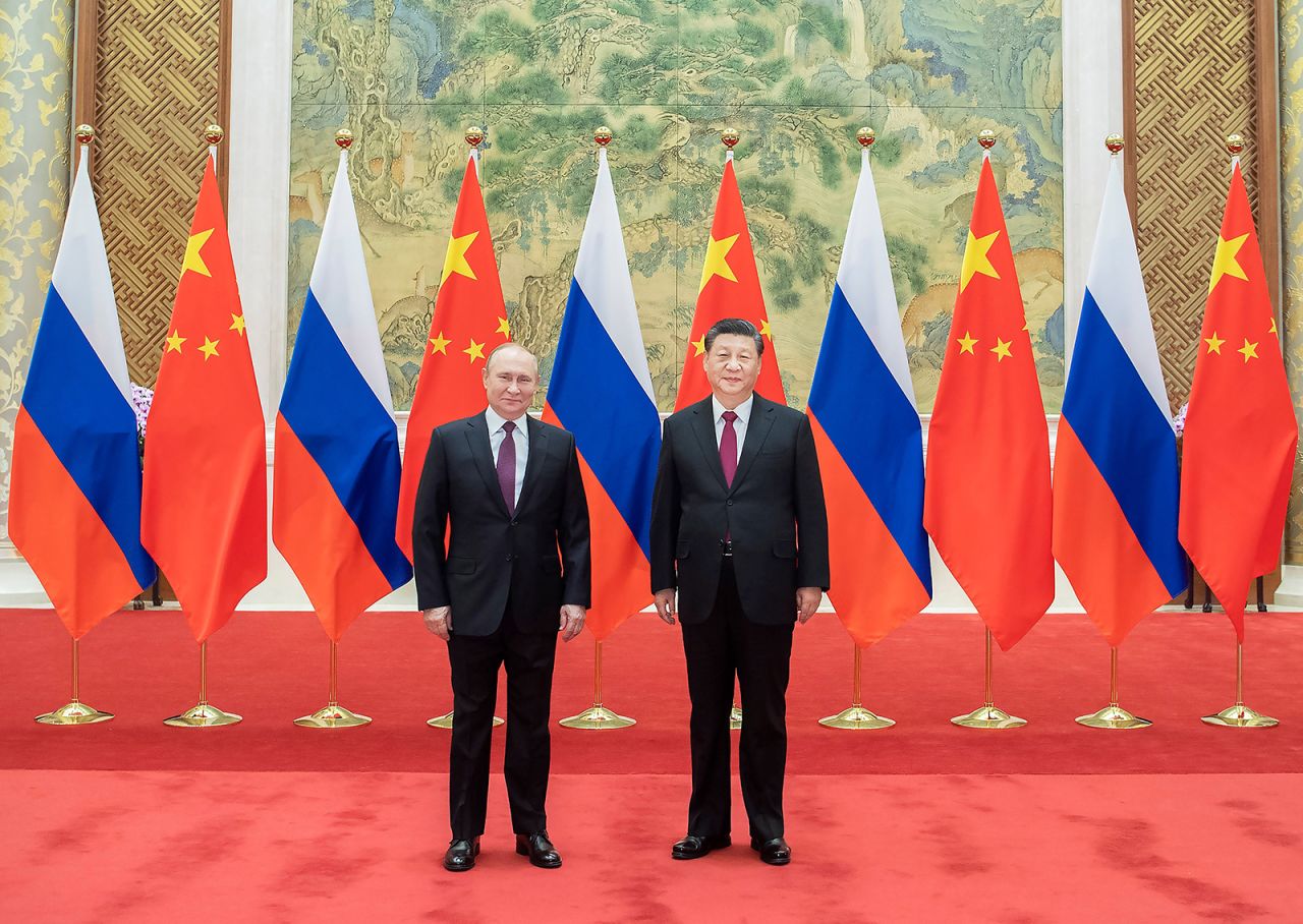 Xi Jinping and Vladimir Putin pose for pictures in Beijing on February 4, 2022.?