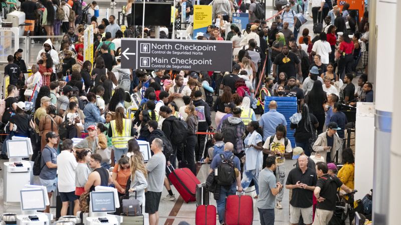 2,800 US flights are canceled as a global computer outage wreaks havoc on businesses, 911 systems and government agencies | CNN Business