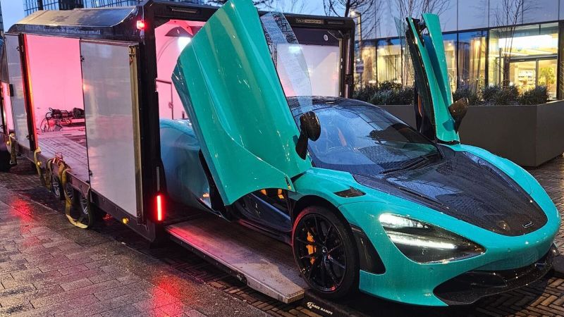 Как супербогатите изпращат своите луксозни коли по света