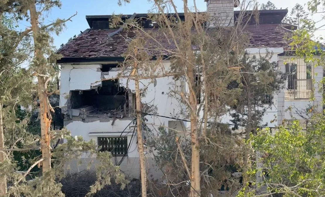 Un edificio de las Naciones Unidas en Gaza el miércoles 19 de marzo, después de ser alcanzado por lo que un funcionario de la ONU llamó una "munición explosiva".